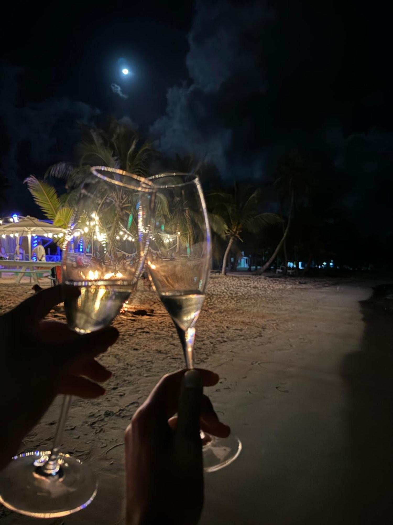 Casa Rosada Beach Front Mano Juan Luaran gambar